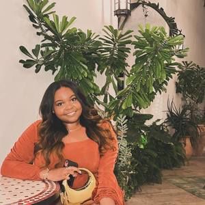 Meet your Posher, Deetra